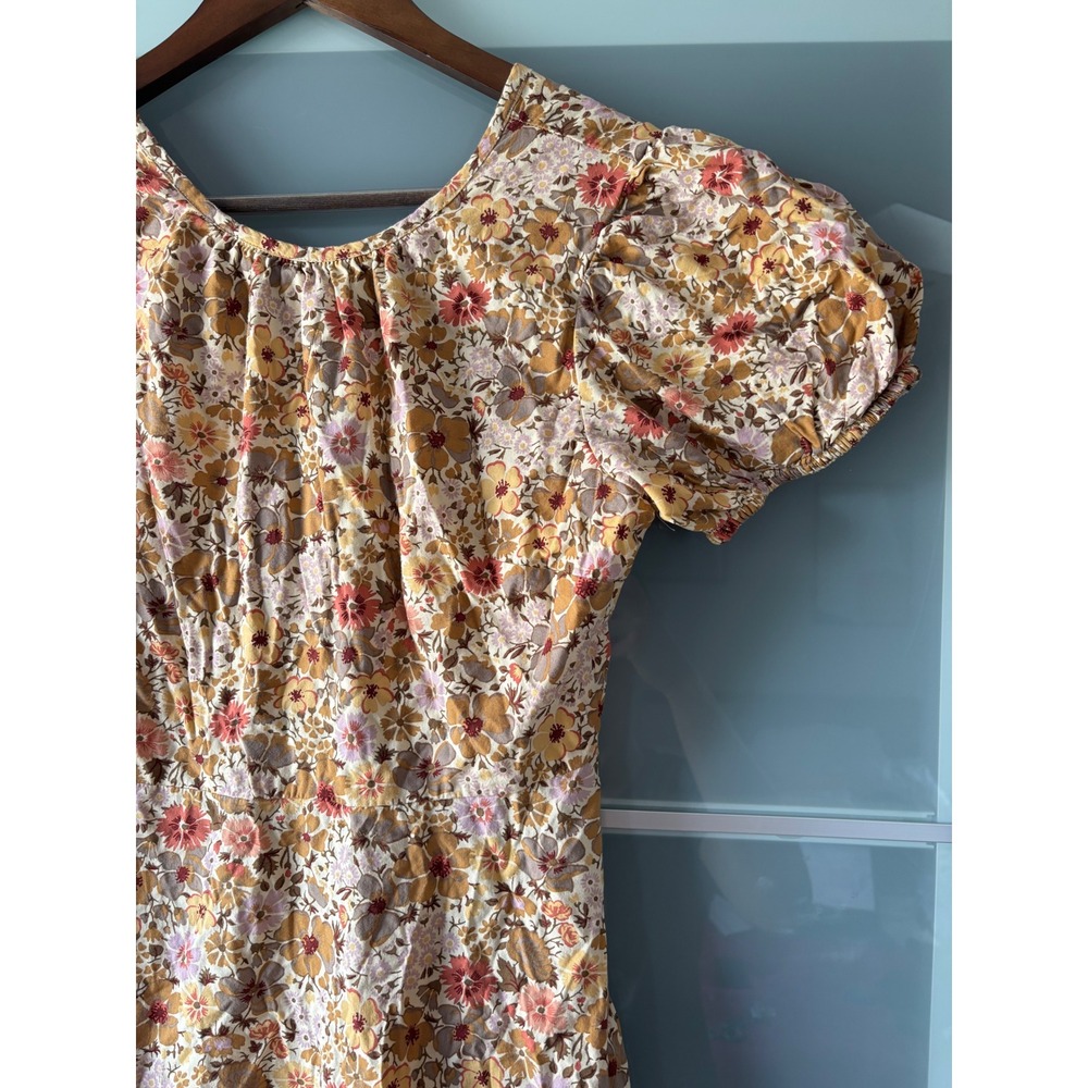 Madewell Puff-Sleeve Open-Back Midi
Dress in Floral Field Floral Cottagecore 4 - Picture 5 of 14